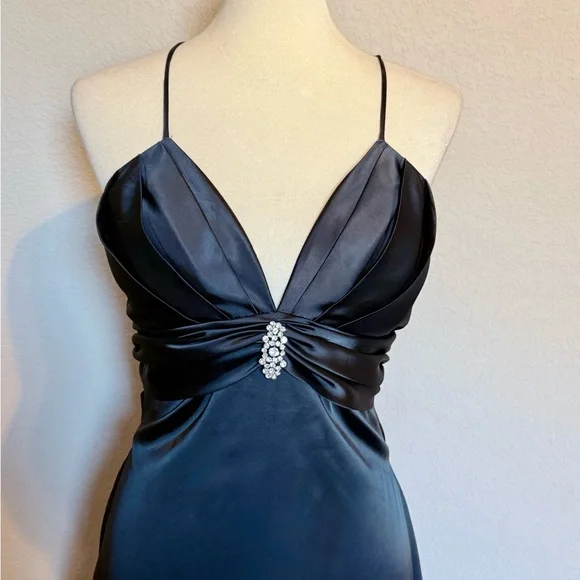 Black Ruched Backless Cocktail Dress - Picture 2 of 4